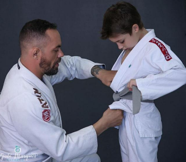 Artigo: a importância da união entre crianças e família em academias de artes marciais para o desenvolvimento pessoal