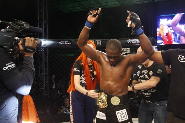 Campeão do Jungle Fight relembra dificuldades e quase desistência do MMA, mas diz: ‘O esporte era a única saída’
