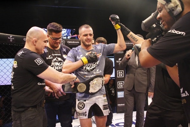 Lavador de carros e lutador de MMA, Lucas Almeida vibra com a conquista de título do Jungle Fight: ‘Abracei a oportunidade’