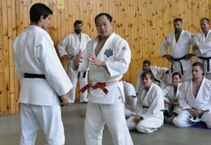 Bi mundial e medalhista olímpico, japonês Okada realiza workshop gratuito para professores de Judô no Brasil, em fevereiro