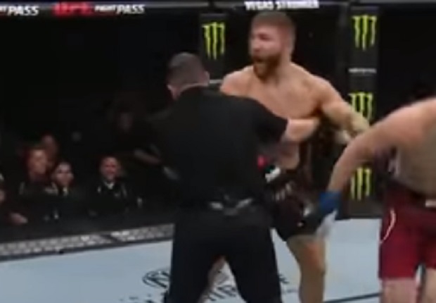 Vídeo: árbitro faz confusão no UFC Norfolk, interrompe luta e gera revolta em Cutelaba; assista