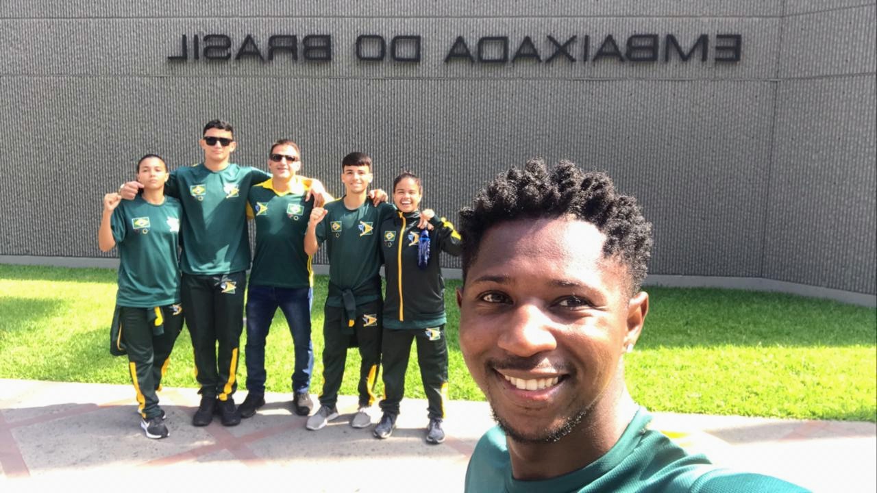 Seleção brasileira de Muay Thai retorna ao Brasil após ‘odisseia’ entre Lima (PER) e o interior do Estado do Rio; saiba mais