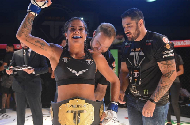 Taura MMA 9 consagra Yasmin Castanho e Felipe Gheno como campeões em card com grandes lutas; veja como foi