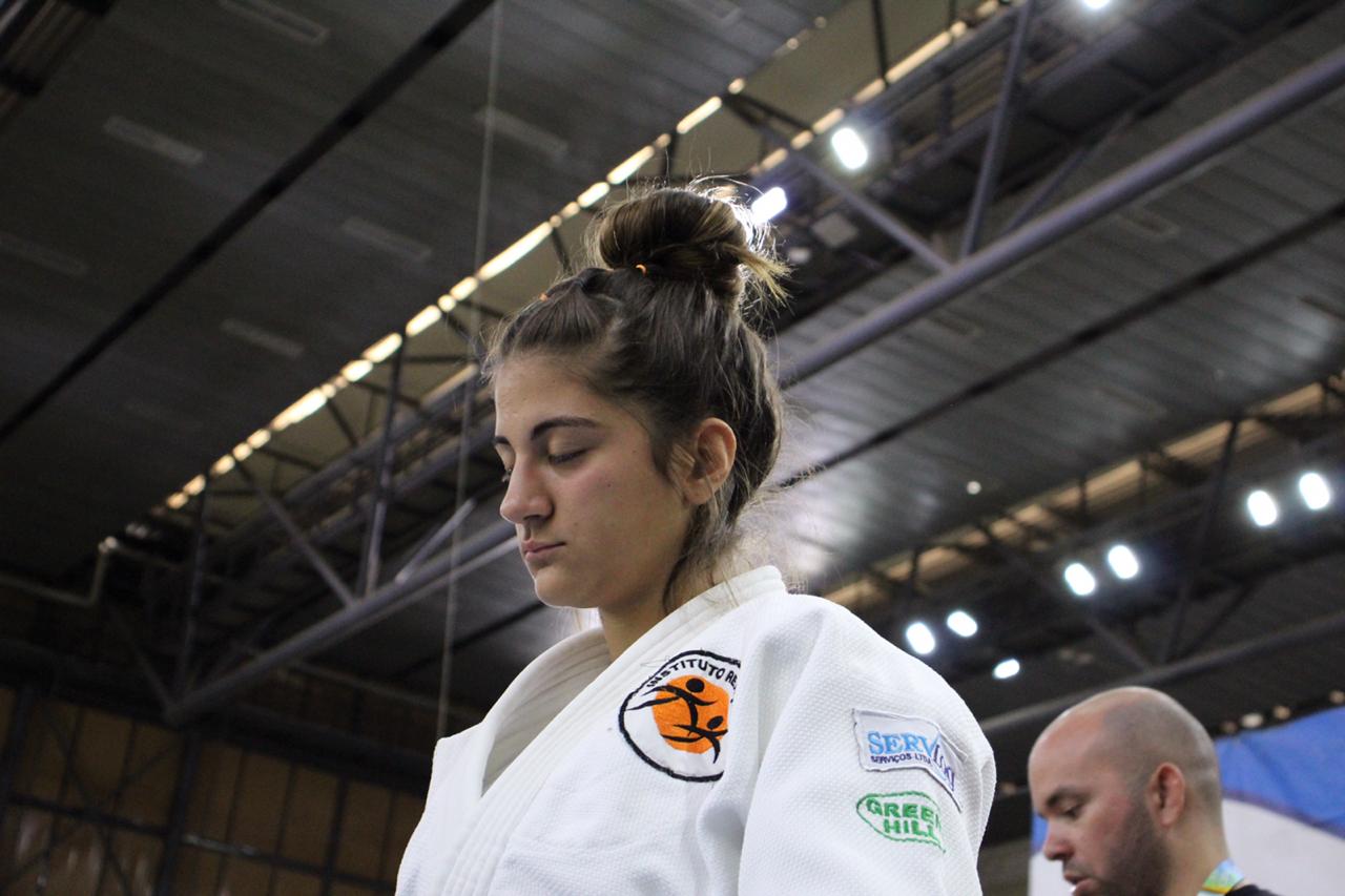 Por trás da foto: promessa do Instituto Reação, judoca de 15 anos coloca título olímpico como meta e cita os desafios