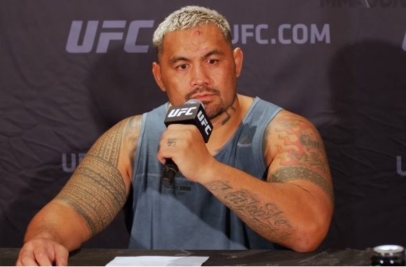 Após mover ação judicial contra o UFC, Hunt detona ‘ilha da luta’ e afirma: ‘Não ligam para os atletas’