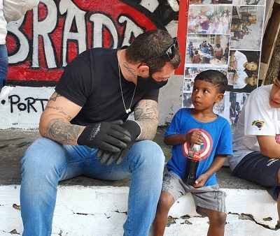 Com doação de alimentos e kits de higiene, Matheus Serafim celebra ação em Paraisópolis através do seu projeto social