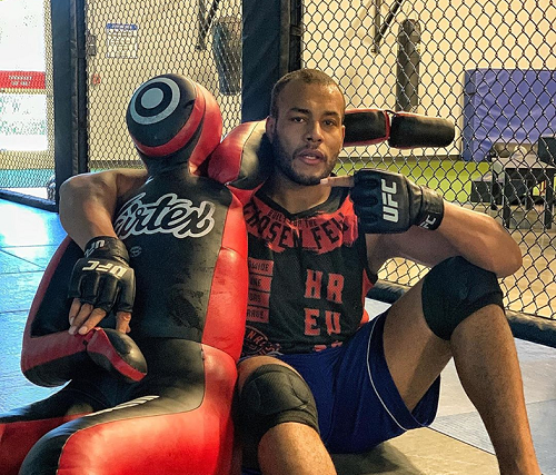 Treino com boneco e preparação em meio à pandemia: invicto, brasileiro fala de expectativa para estrear no UFC