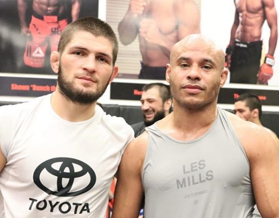 Após morte do pai, Khabib Nurmagomedov terá luta por cinturão no