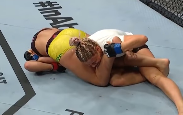 Vídeo: Amanda Ribas dá show, finaliza Paige VanZant com facilidade e continua invicta no UFC; veja como foi