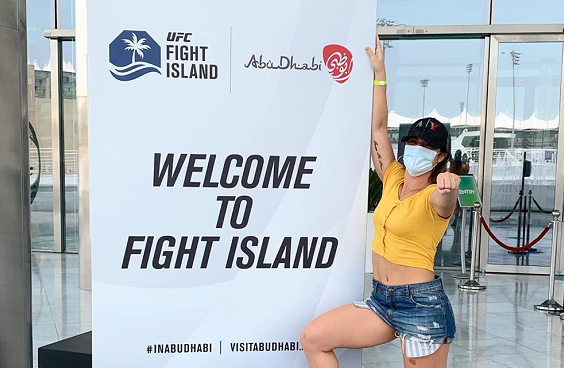 Motivada para atuar na ‘ilha da luta’, Bethe Correia sonha com nova disputa de título no UFC: ‘Prometo dar meu máximo’