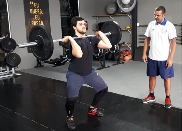 Técnica correcta para levantamiento olímpico de pesas 