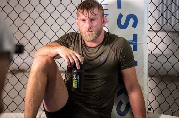 De volta ao UFC, Gustafsson cita aposentadoria prematura após revés na Suécia: ‘Coração partido’