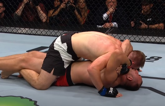 Vídeo: melhores momentos de Oleynik no UFC têm show de Jiu-Jitsu e busca pela 50ª finalização no MMA profissional