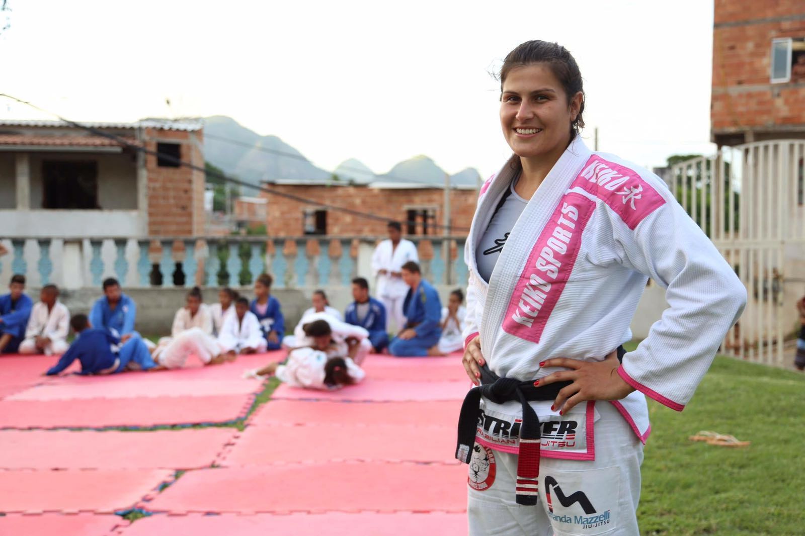 Tricampeã mundial, Fernanda Mazzelli incentiva ensino do Jiu-Jitsu nas escolas do Brasil: ‘Abu Dhabi é um grande exemplo’