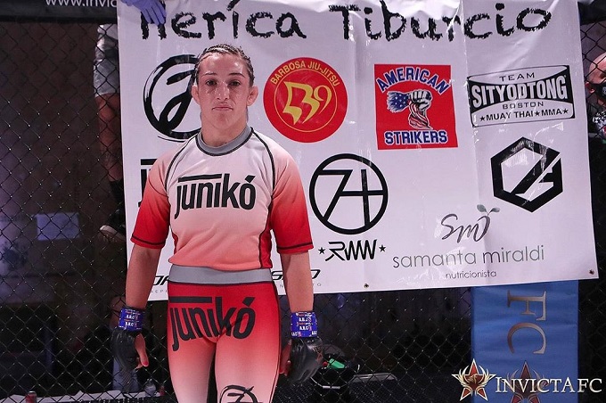 Herica Tibúrcio analisa retorno após três anos sem lutar e diz: ‘Quero reconquistar o cinturão peso-átomo do Invicta FC’