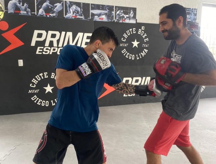 Apesar da troca de rival no UFC, treinador celebra mais tempo de preparação para Thominhas Almeida e cita fuso-horário