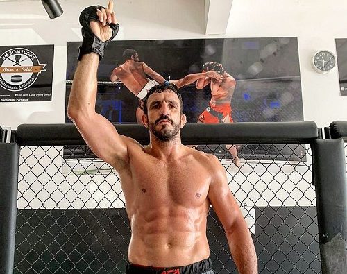 Ex-UFC, Elias Silvério vibra com boa fase no ACA MMA e sonha com cinturão da organização russa: ‘Eu estou pronto’