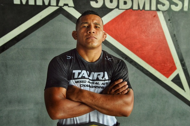 Campeão peso-pena Isaque Moura testa positivo para Covid-19 e tem combate adiado no Taura MMA 10; veja os detalhes