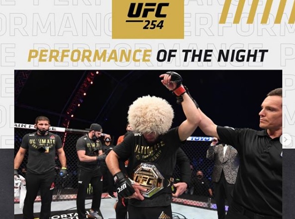 Bônus UFC 254: Khabib é premiado em seu último combate e atletas do peso galo faturam R$ 280 mil pela ‘Luta da Noite’