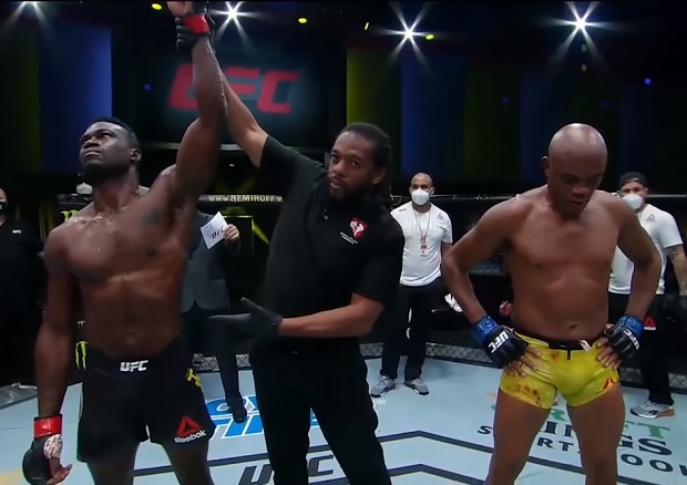 Despedida amarga: em ‘último ato’ no UFC, Anderson Silva é nocauteado por Uriah Hall; Thiago Moisés derrota americano