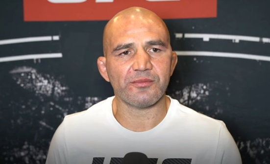 Glover analisa vitória por finalização sobre Marreta no UFC Vegas 13 e afirma: ‘Acho que mereço disputar o cinturão’