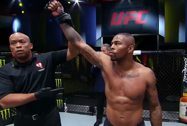 Vídeo: americano nocauteia em 30 segundos no UFC Vegas 14 e chega a duas vitórias sem somar um minuto de luta