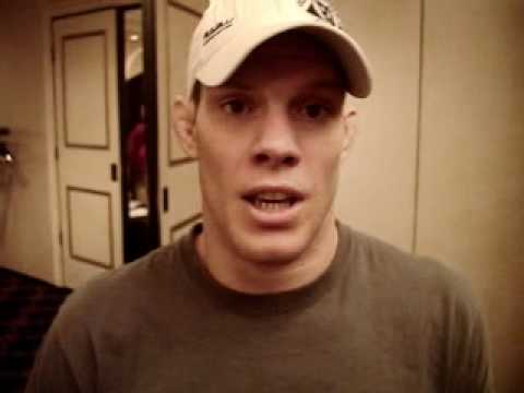 TATAME TV: Cachorrão pronto para trocar chão com Mike Pyle no UFC 128