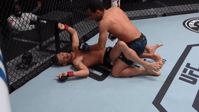 Vídeo: americano impressiona ao ‘apagar’ adversário com queda e vencer em 22s no UFC Vegas 16