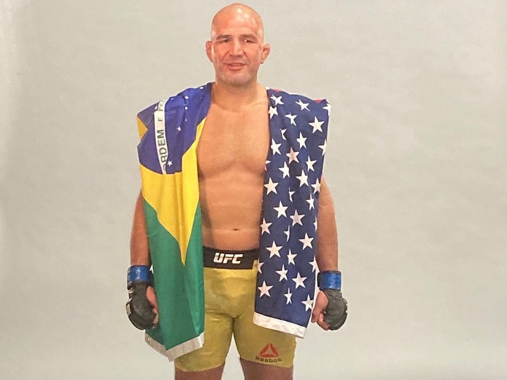 Insatisfeito, Glover Teixeira revela ‘torcida’ por Blachowicz em disputa de cinturão no UFC 259: ‘Se o Adesanya ganhar, vai ser aquela me***’