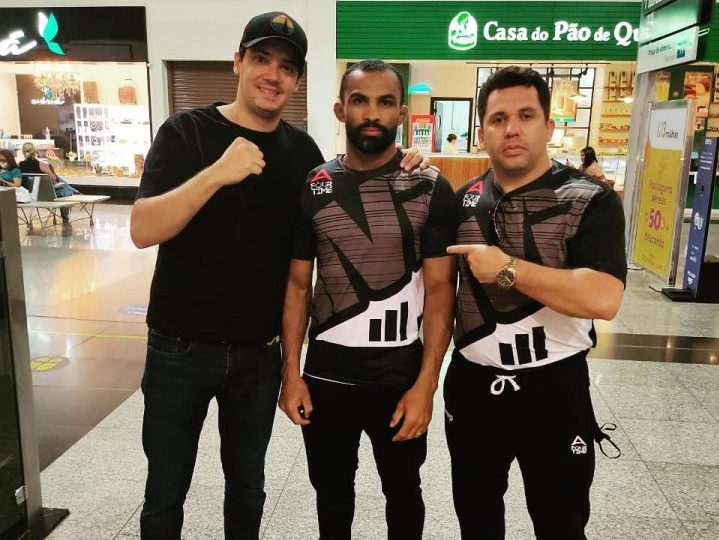 Embalado por cinco vitórias seguidas, Elismar Carrasco promete dar show em sua estreia no evento Open FC: ‘Pronto para buscar o cinturão’