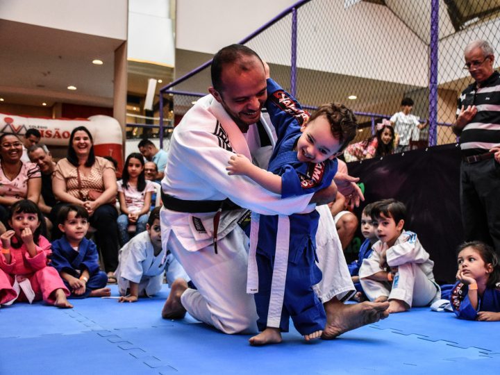 Professor especializado em Jiu-Jitsu infantil, Rafael Frota lista ‘inúmeros benefícios’ da arte suave para crianças e diz: ‘Vai além do esporte’