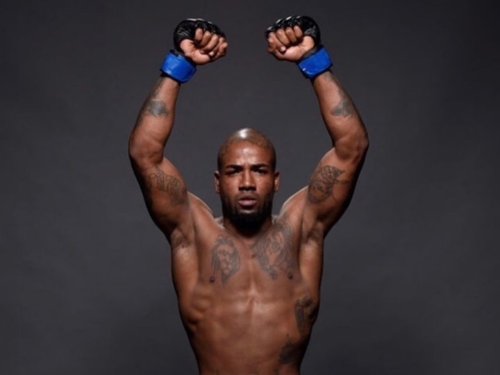 Com problemas pulmonares e renais, lutador desmaia após pesagem e tem confronto cancelado de última hora no UFC 258; saiba mais