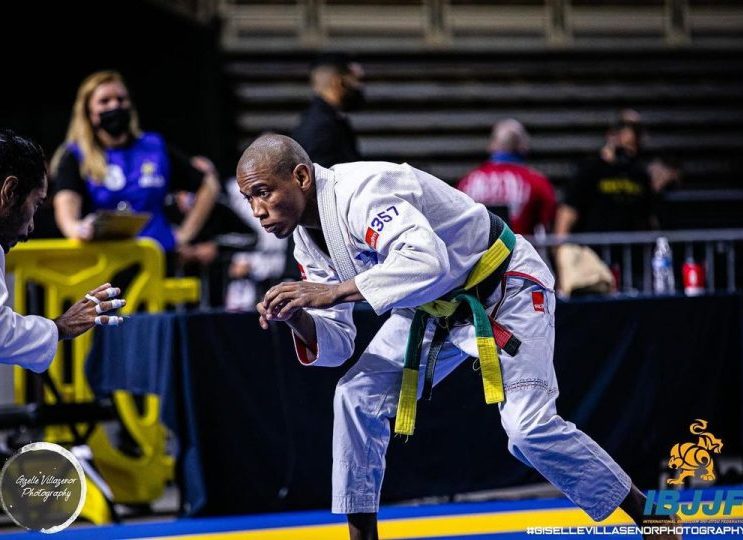 Faixa-preta brasileiro aponta Charles do Bronx como dono do melhor Jiu-Jitsu no UFC e revela inspiração: ‘Ele está em outro patamar’