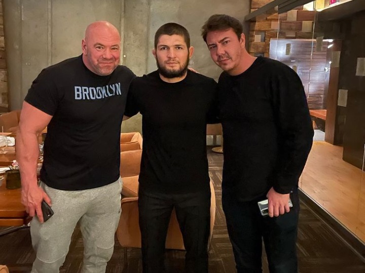 Oficialmente aposentado, Khabib se pronuncia nas redes sociais e expressa gratidão a Dana White: ‘Meus filhos lembrarão de você’; confira