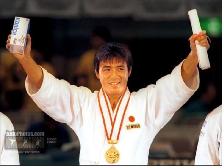 Campeão olímpico e considerado um dos maiores nomes da história do Judô, japonês Toshihiko Koga morre aos 53 anos vítima de câncer
