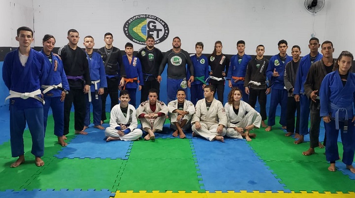 Projeto social de Jiu-Jitsu transforma e leva orgulho para o município de Itaguaí, no Rio; veja