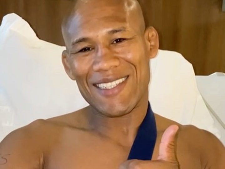 Após fraturar o braço no UFC 262, Ronaldo Jacaré passa por cirurgia e atualiza status; veja