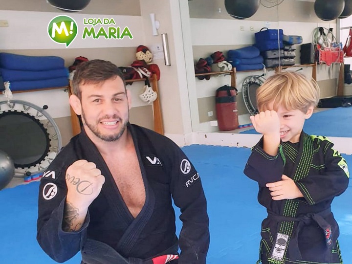 Ensinado Jiu-Jitsu em casa para o filho, Matheus Serafim destaca experiência: ‘Vivendo um sonho’