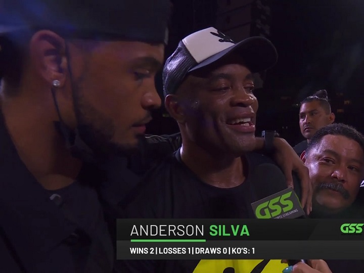 Anderson celebra vitória contra ex-campeão mundial e adota mistério: ‘Talvez eu lute em breve’