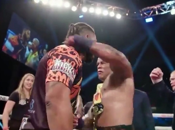 Vídeo: ex-UFC fatura cinturão do BKFC, acerta futuro oponente em encarada e inicia confusão