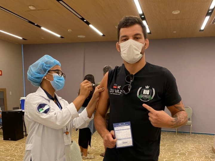 Professores de artes marciais do Rio de 18 a 42 anos podem se vacinar nesta quarta-feira (16)
