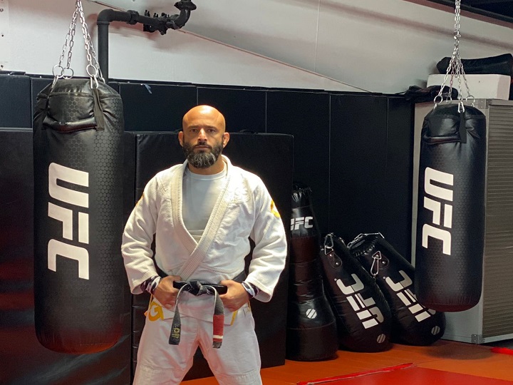 Professor brasileiro lidera trabalho social em parceria com a polícia e o UFC em Nevada (EUA); confira