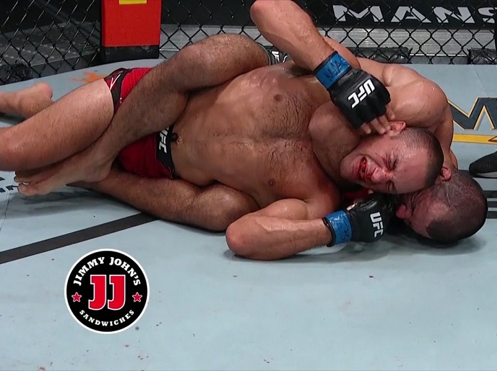 Vídeo: Rodolfo Vieira mostra evolução em pé, mas usa Jiu-Jitsu para triunfar no UFC Vegas 31; assista