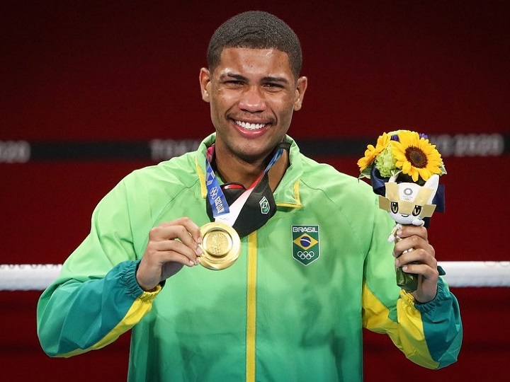 Em virada emocionante, Hebert Conceição aplica nocaute no último assalto e conquista ouro nas Olimpíadas