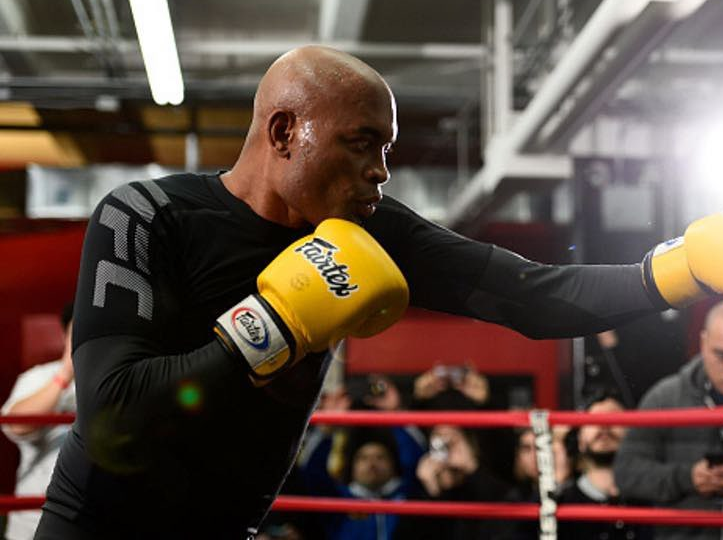 Anderson Silva desponta como ‘super favorito’ para combate de Boxe contra Tito Ortiz; confira