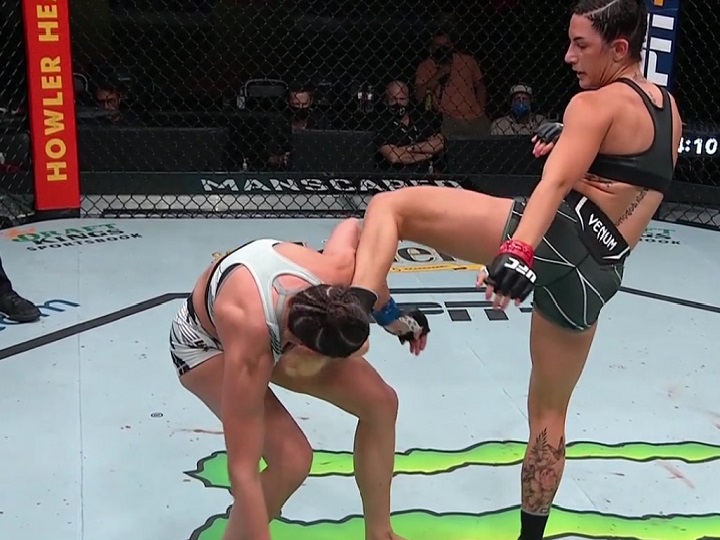 Vídeo: brasileira recebe chute brutal e é nocauteada em um minuto de combate no UFC Vegas 33
