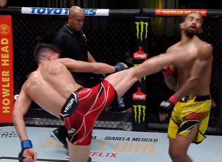 Vídeo: à lá Edson Barboza, chileno aplica chute rodado espetacular e brilha no UFC Vegas 34; assista