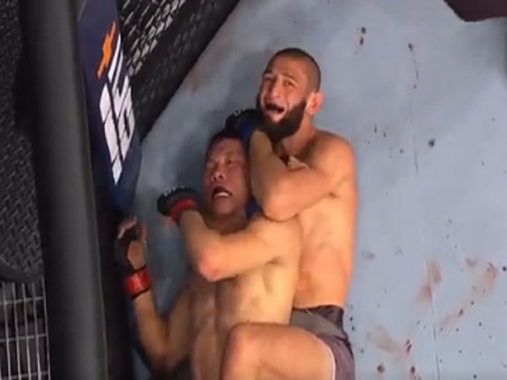 Vídeo: confira os ‘atropelos’ de Khamzat Chimaev e Islam Makhachev no card principal do UFC 267