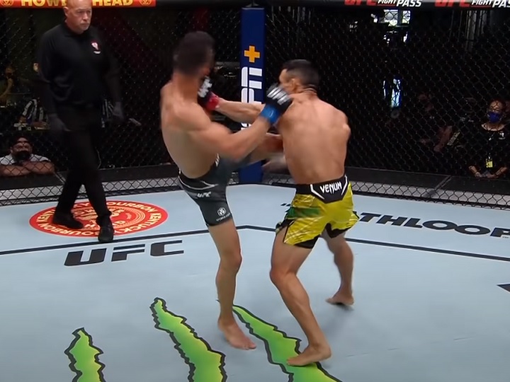 Vídeo: brasileiro Douglas D’Silva acerta bomba de esquerda e nocauteia rival no UFC Vegas 38