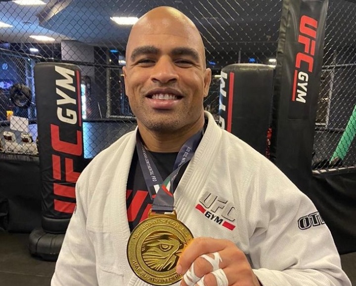 Professor da UFC Gym, Raphael Barbosa mira título do World Pro de olho em superluta: ‘Amo desafios’